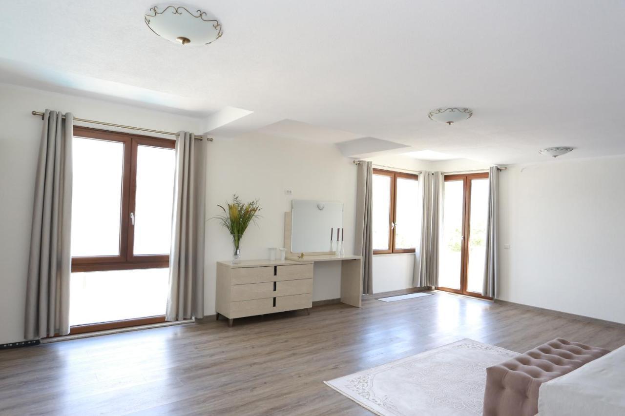 Villa Semiramis Tivat Buitenkant foto