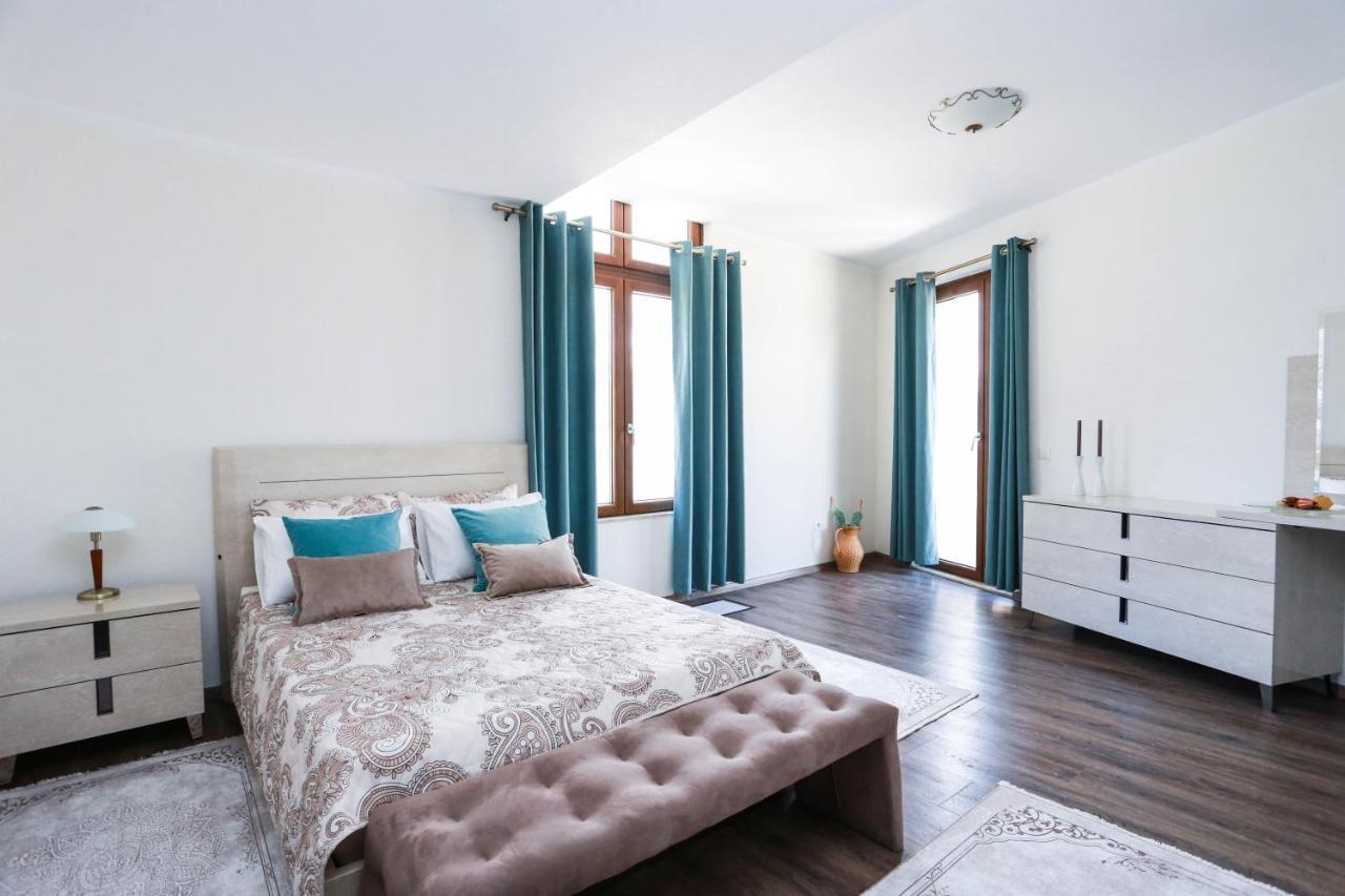 Villa Semiramis Tivat Buitenkant foto